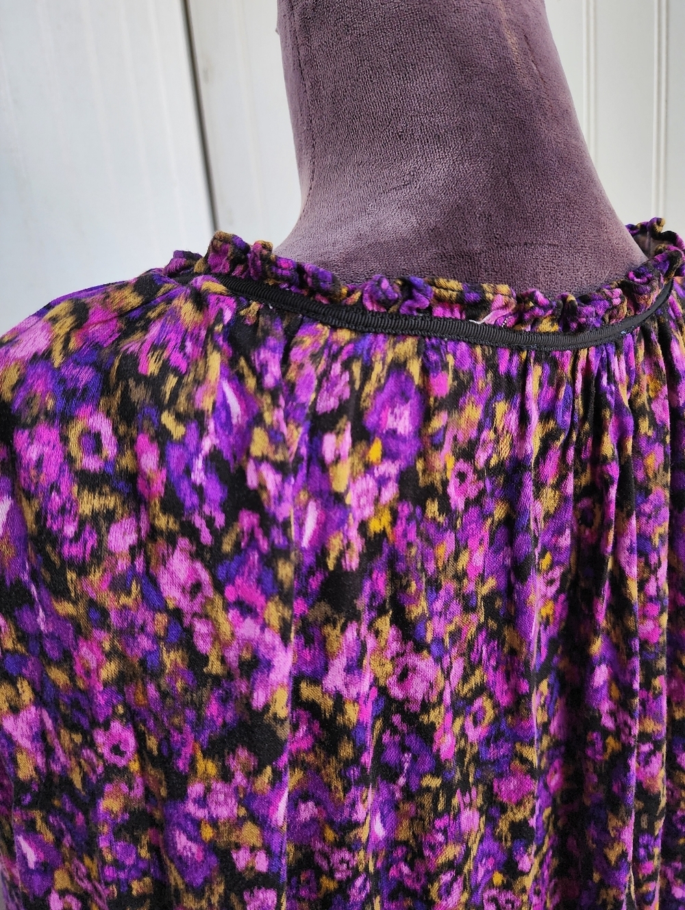 Democracy Womens Ruffle Edge V-Neck Floral Print Woven Long Sleeve Top Purple  L - Picture 9 of 16